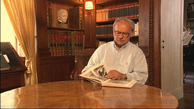 Hubert Burda in his library talking about the influence of classical art to modern media