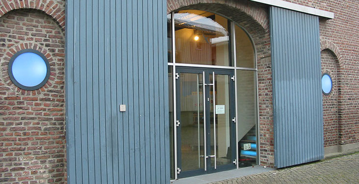 Under consideration of the original architecture the farm´s old barn was reconstructed  completely.Inside a  diverse information offer is given.