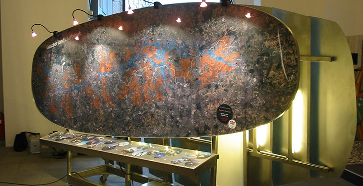 Hubert Burda in seiner Bibliothek über die Verbindung zwischen der klassischen Kunst und modernen Medien